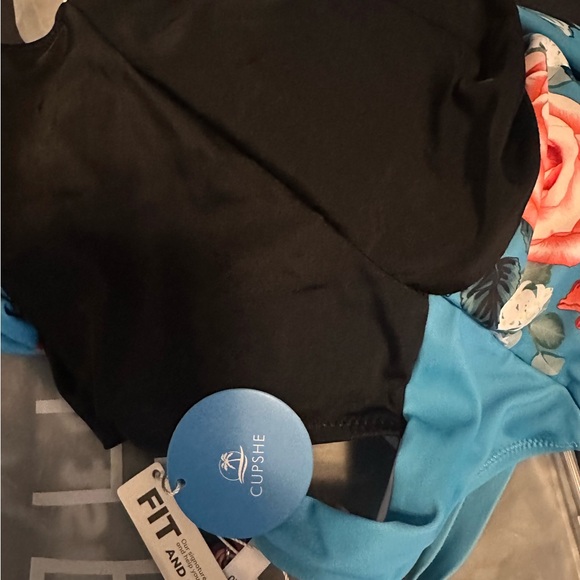 Cupshe one piece. Fits like a size 12/14. $10 - Picture 2 of 3